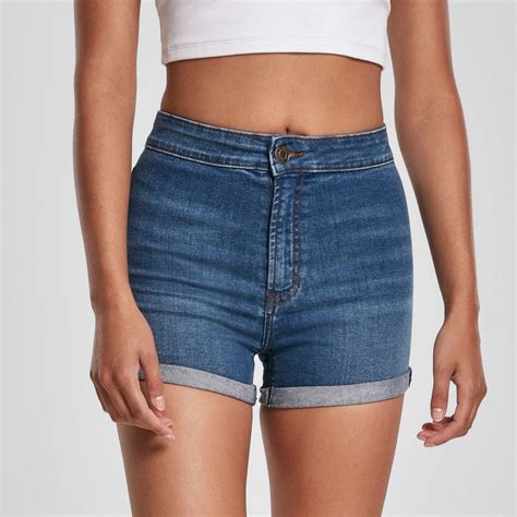 Slim fit shorts in denim 